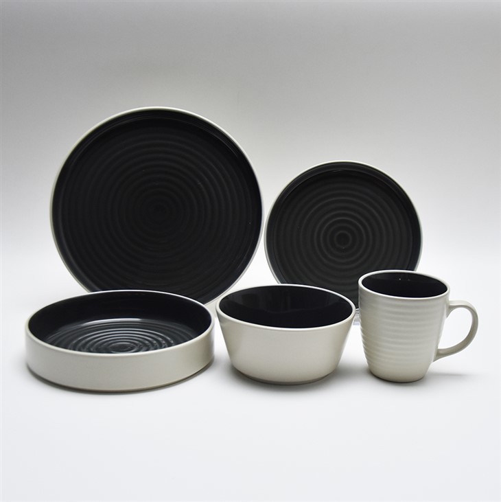 New Design Embossed Dinnerware Set